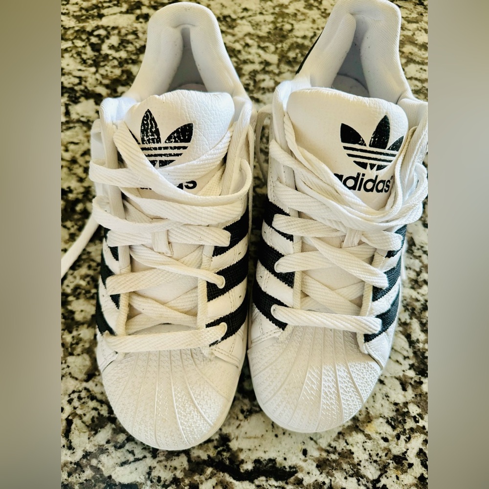 Adiddas sneakers